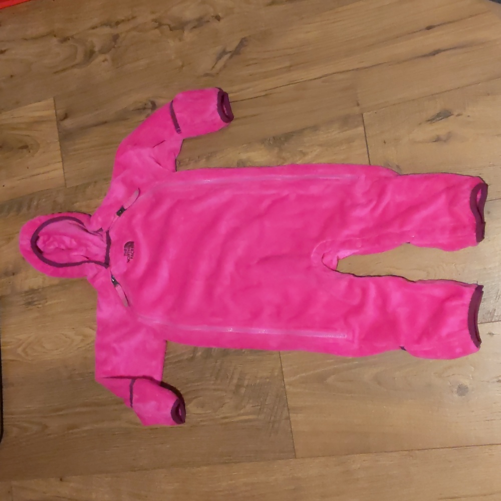 The North Face Oso dual full length zippered infant onesie, in size 12M-18M+